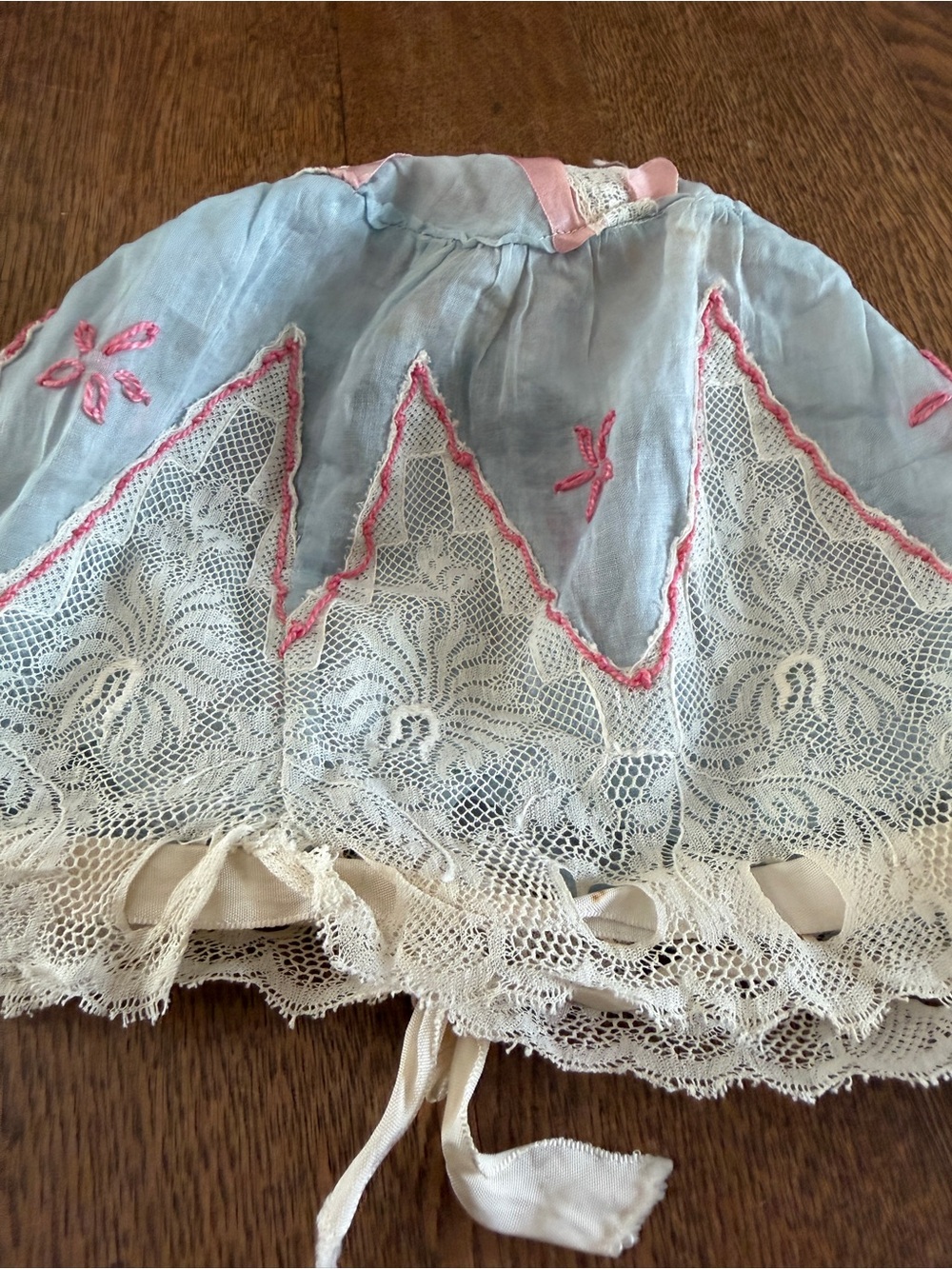 Antique blue and pink lace-trimmed night bonnet - Picture 6 of 6